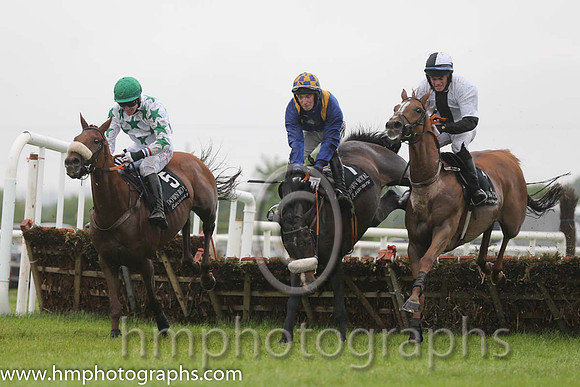 06th Kilcaragh Boy ( 7 , royal blue , yellow epaulettes ) and J.M. Moore (7) - Trainer : Paul W. Flynn - Owner : Miss C. Howes