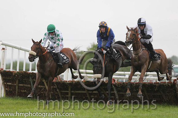 05th Colms Dream ( 5 , white, emerald green stars ) and J.C. Barry (7) - Trainer : Karl Thornton - Owner : Colm's Dream Syndicate