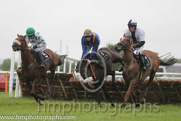 07th Theturnofthesun ( 1 , white, black panel ) and K.M. Smith (7) - Trainer : Matthew J. Smith - Owner : Kevin John Smith