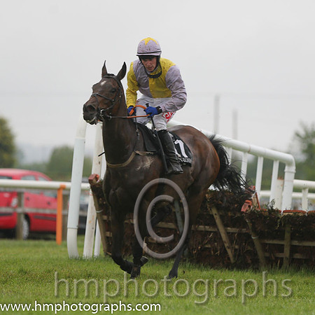 08th Deadly Catch ( 17 , mauve and yellow halved ) and J.J. Burke - Trainer : P.J. Rothwell - Owner : P.J. Rothwell