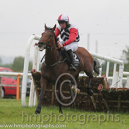 09th Urban Dusk ( 12 , white and black chevrons ) and M.P. Butler - Trainer : Mark Michael McNiff - Owner : Sligo Racing Club