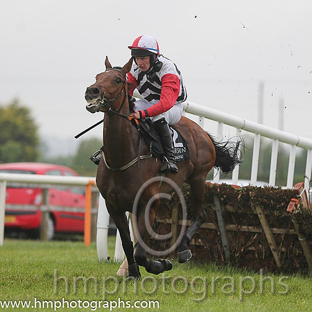 09th Urban Dusk ( 12 , white and black chevrons ) and M.P. Butler - Trainer : Mark Michael McNiff - Owner : Sligo Racing Club