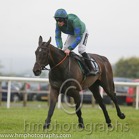 15th Wee Gaza ( 13 , dark green, royal blue diamond ) and D.E. Mullins - Trainer : I. R. Ferguson - Owner : J P Porter