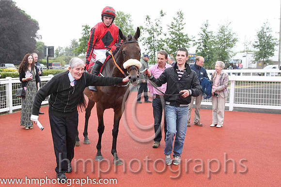 1st Queen Alphabet ( 1 , red, black diamond ) and J.J. Burke - Trainer : Peter Fahey - Owner : Mrs Carmel Ennis
