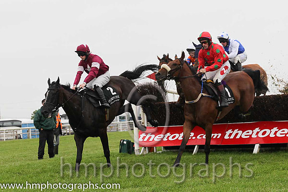 01st Bellgrove ( 1 , red, emerald green spots ) and S.W. Flanagan - Trainer : P.M. Cloke - Owner : M.Sawers