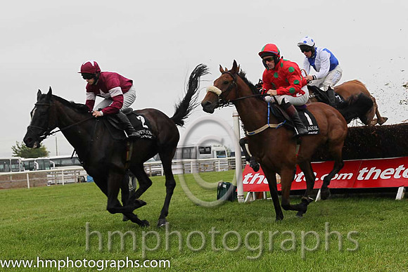 01st Bellgrove ( 1 , red, emerald green spots ) and S.W. Flanagan - Trainer : P.M. Cloke - Owner : M.Sawers