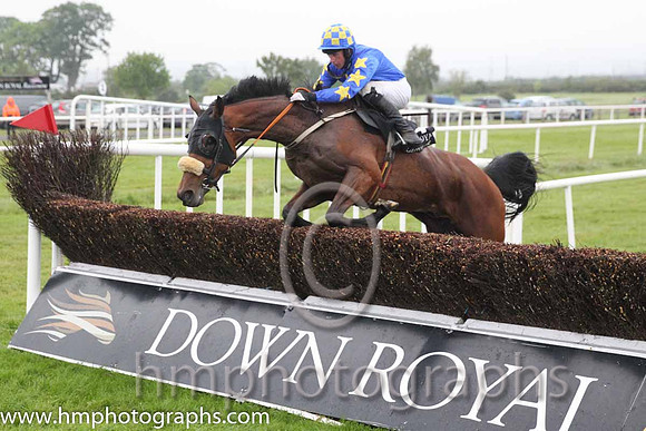 04th King Norman ( 4 , royal blue, yellow star ) and C.D. Maxwell (3) - Trainer : John G. Carr - Owner : Sean Powell