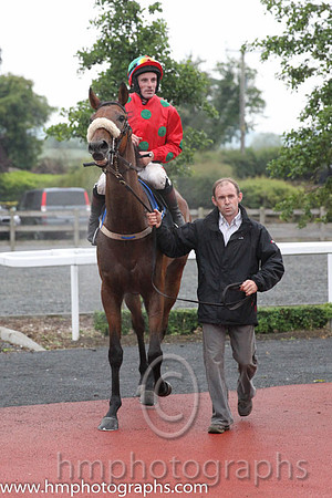 01st Bellgrove ( 1 , red, emerald green spots ) and S.W. Flanagan - Trainer : P.M. Cloke - Owner : M.Sawers
