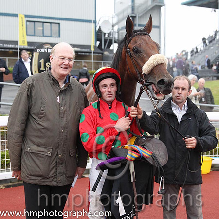 01st Bellgrove ( 1 , red, emerald green spots ) and S.W. Flanagan - Trainer : P.M. Cloke - Owner : M.Sawers