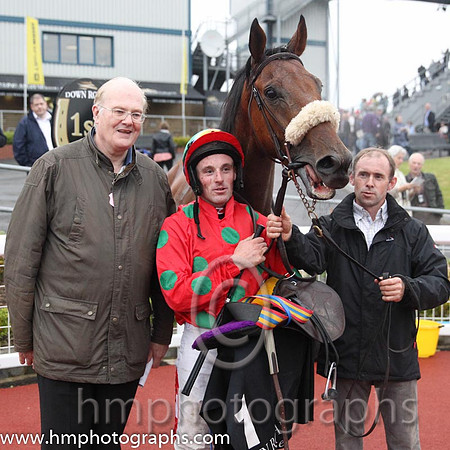 01st Bellgrove ( 1 , red, emerald green spots ) and S.W. Flanagan - Trainer : P.M. Cloke - Owner : M.Sawers