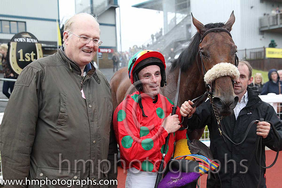 01st Bellgrove ( 1 , red, emerald green spots ) and S.W. Flanagan - Trainer : P.M. Cloke - Owner : M.Sawers
