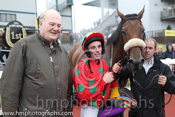 01st Bellgrove ( 1 , red, emerald green spots ) and S.W. Flanagan - Trainer : P.M. Cloke - Owner : M.Sawers