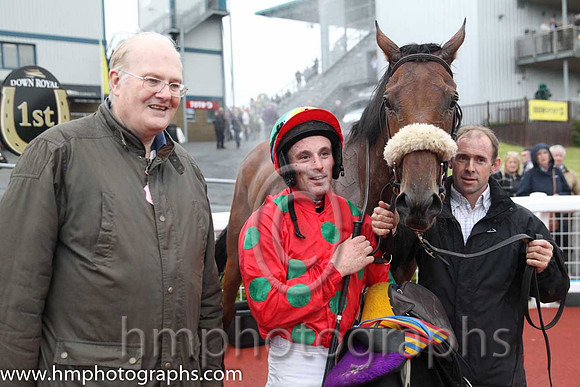 01st Bellgrove ( 1 , red, emerald green spots ) and S.W. Flanagan - Trainer : P.M. Cloke - Owner : M.Sawers