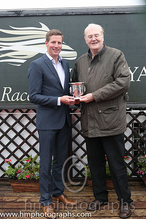 01st Bellgrove ( 1 , red, emerald green spots ) and S.W. Flanagan - Trainer : P.M. Cloke - Owner : M.Sawers
