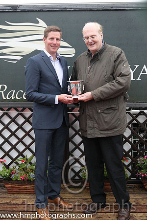 01st Bellgrove ( 1 , red, emerald green spots ) and S.W. Flanagan - Trainer : P.M. Cloke - Owner : M.Sawers