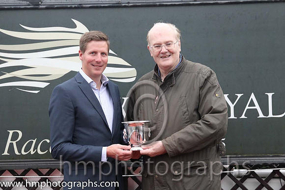 01st Bellgrove ( 1 , red, emerald green spots ) and S.W. Flanagan - Trainer : P.M. Cloke - Owner : M.Sawers