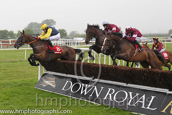 10th U Sizing Solution ( 8 , emerald green, yellow chevron ) and J.J. Burke - Trainer : J.T.R.Dreaper - Owner : Ann  Alan Potts Partnership