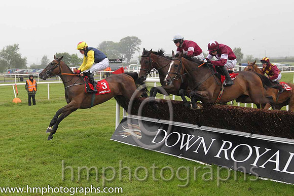 10th U Sizing Solution ( 8 , emerald green, yellow chevron ) and J.J. Burke - Trainer : J.T.R.Dreaper - Owner : Ann  Alan Potts Partnership