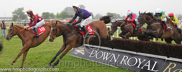 02nd Never Complain ( 10 , maroon, yellow stars ) and A.E. Lynch - Trainer : Henry de Bromhead - Owner : Barry Maloney