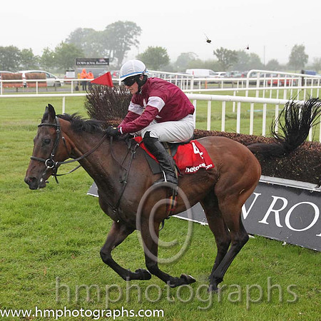 07th Band Of Blood ( 4 , maroon, white star ) and D.J. Mullins (3) - Trainer : M.F.Morris - Owner : Gigginstown House Stud