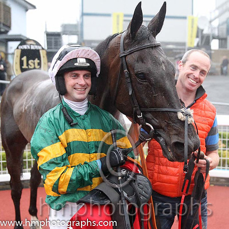 01st Elegant Statesman ( 11 , emerald green and orange hooped ) and N.P. Madden - Trainer : Henry de Bromhead - Owner : John P. McManus