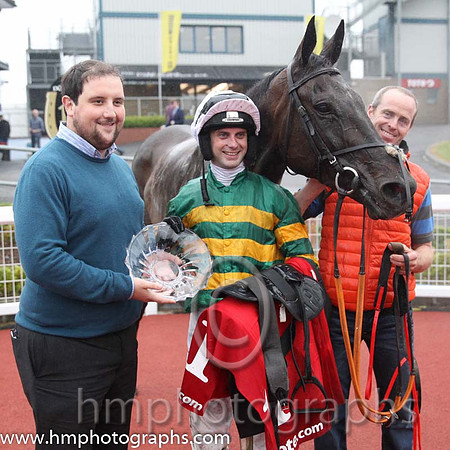 01st Elegant Statesman ( 11 , emerald green and orange hooped ) and N.P. Madden - Trainer : Henry de Bromhead - Owner : John P. McManus