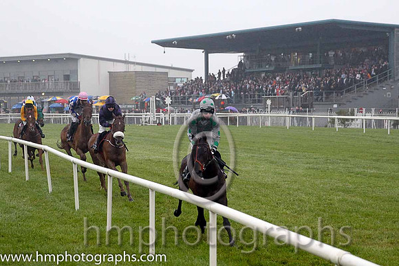 02nd Lady Artemis ( 6 , silver, green spots ) and N. Carberry - Trainer : T.J. Taaffe - Owner : Mrs T.J. Taaffe