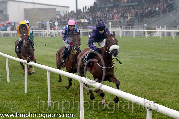04th Bellas Rock ( 3 , black, purple epaulettes ) and L. O'Neill (7) - Trainer : Gordon Elliott - Owner : John O.Carroll