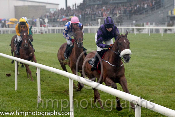 04th Bellas Rock ( 3 , black, purple epaulettes ) and L. O'Neill (7) - Trainer : Gordon Elliott - Owner : John O.Carroll