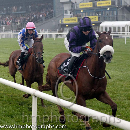 01st Prickly ( 1 , royal blue and pink diamonds ) and D.G. Lavery (5) - Trainer : E. J. O'Grady - Owner : Simon J H Davis
