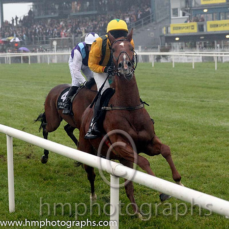 05th I Charlie ( 2 , yellow and dark green stripes ) and N. McParlan (5) - Trainer : G.A. Kingston - Owner : G.A. Kingston
