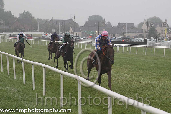 01st Prickly ( 1 , royal blue and pink diamonds ) and D.G. Lavery (5) - Trainer : E. J. O'Grady - Owner : Simon J H Davis
