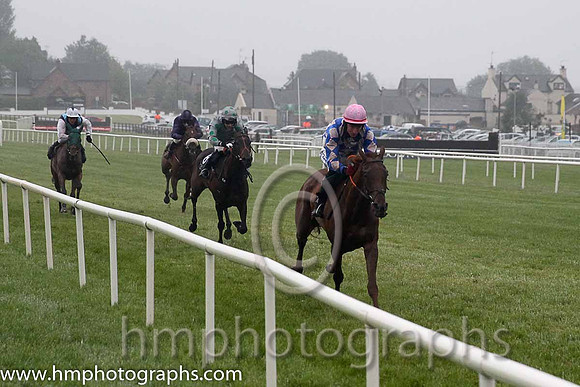 01st Prickly ( 1 , royal blue and pink diamonds ) and D.G. Lavery (5) - Trainer : E. J. O'Grady - Owner : Simon J H Davis