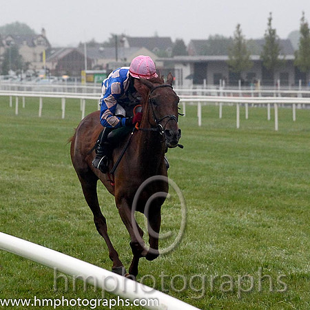 01st Prickly ( 1 , royal blue and pink diamonds ) and D.G. Lavery (5) - Trainer : E. J. O'Grady - Owner : Simon J H Davis