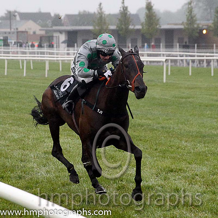 02nd Lady Artemis ( 6 , silver, green spots ) and N. Carberry - Trainer : T.J. Taaffe - Owner : Mrs T.J. Taaffe