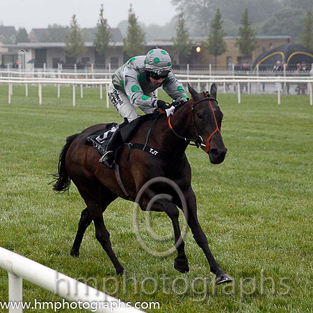 02nd Lady Artemis ( 6 , silver, green spots ) and N. Carberry - Trainer : T.J. Taaffe - Owner : Mrs T.J. Taaffe