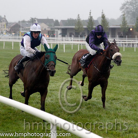 04th Bellas Rock ( 3 , black, purple epaulettes ) and L. O'Neill (7) - Trainer : Gordon Elliott - Owner : John O.Carroll