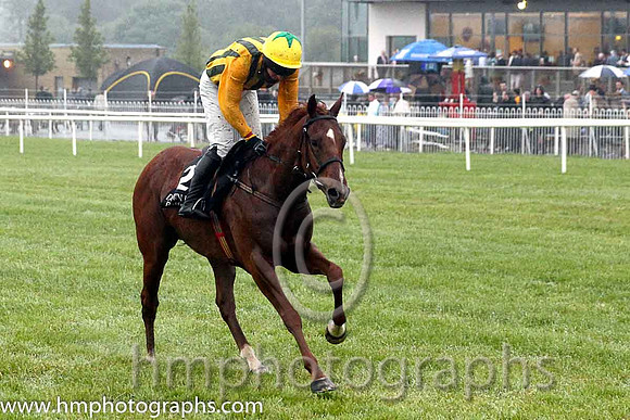 05th I Charlie ( 2 , yellow and dark green stripes ) and N. McParlan (5) - Trainer : G.A. Kingston - Owner : G.A. Kingston