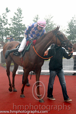 01st Prickly ( 1 , royal blue and pink diamonds ) and D.G. Lavery (5) - Trainer : E. J. O'Grady - Owner : Simon J H Davis