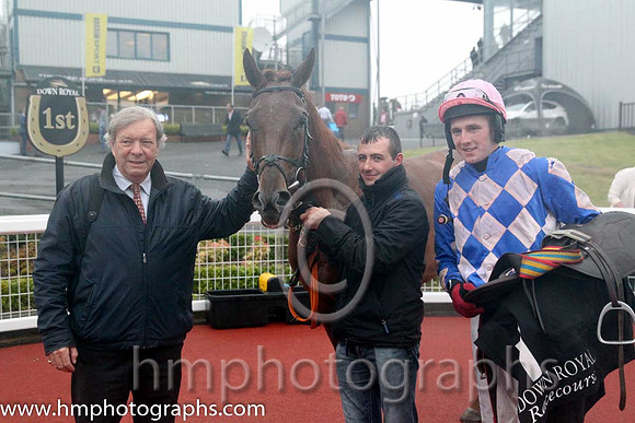01st Prickly ( 1 , royal blue and pink diamonds ) and D.G. Lavery (5) - Trainer : E. J. O'Grady - Owner : Simon J H Davis