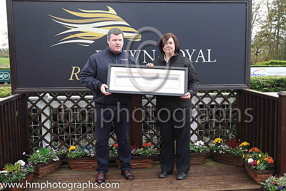 i01st Monbeg Notorious and R Walsh ( 4 , maroon, white star ) Trainer - G Elliott , Owner - Gigginstown House Stud