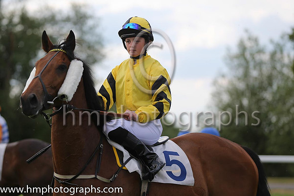 8th No 5 Bridge That Gap (8) - Jockey: Rhiain Ingram (7) - Trainer: R Ingram - Colours: yellow