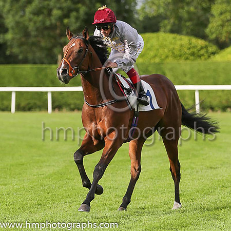1st No 1 Alkhor (1) - Jockey: L Dettori - Trainer: R Hannon - Colours: grey, green sleeves