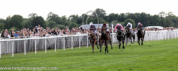 1st No 1 Alkhor (1) - Jockey: L Dettori - Trainer: R Hannon - Colours: grey, green sleeves
