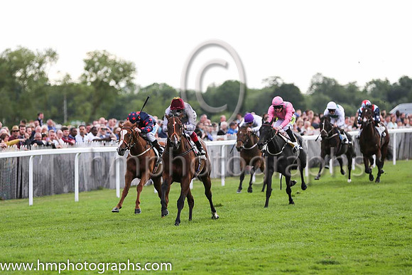 1st No 1 Alkhor (1) - Jockey: L Dettori - Trainer: R Hannon - Colours: grey, green sleeves