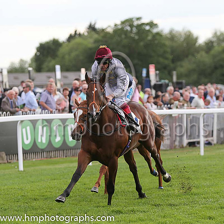 1st No 1 Alkhor (1) - Jockey: L Dettori - Trainer: R Hannon - Colours: grey, green sleeves