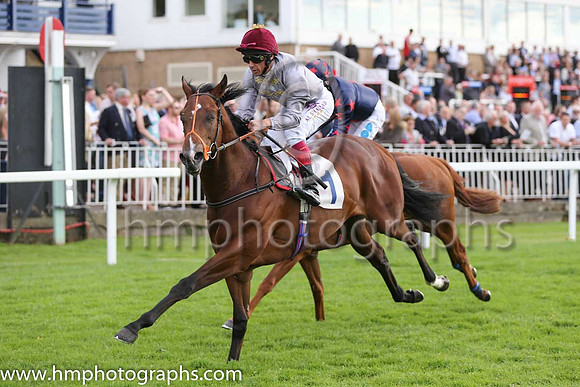 1st No 1 Alkhor (1) - Jockey: L Dettori - Trainer: R Hannon - Colours: grey, green sleeves