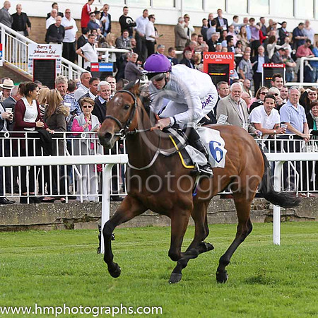 4th No 6 Girls In A Bentley (5) - Jockey: T Eaves - Trainer: J G Given - Colours: white