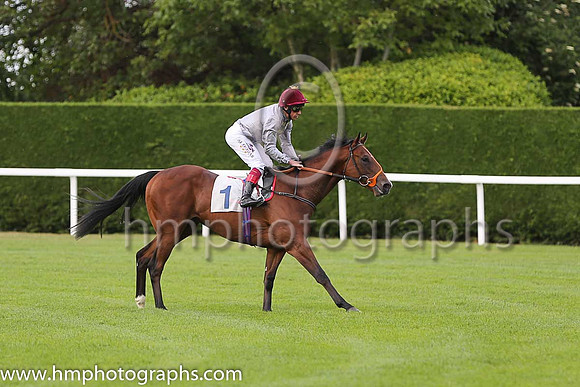 1st No 1 Alkhor (1) - Jockey: L Dettori - Trainer: R Hannon - Colours: grey, green sleeves