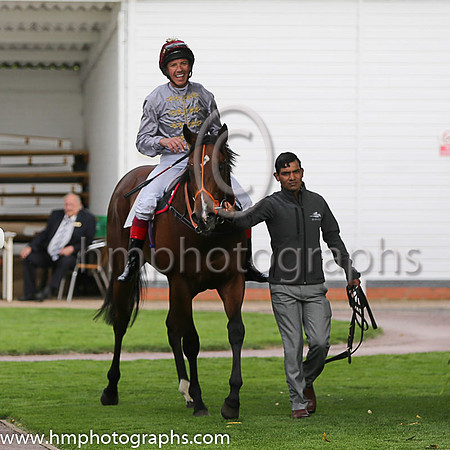 1st No 1 Alkhor (1) - Jockey: L Dettori - Trainer: R Hannon - Colours: grey, green sleeves